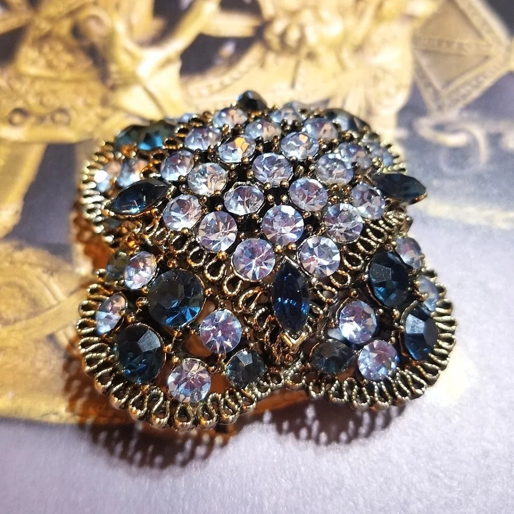 Vintage LISNER Sapphire Blue Rhinestone Domed Brooch MINT